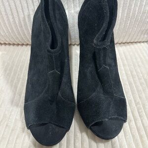 Jessica Simpson Black Suede Women's Peep-Toe Ankle Boots w/ Zipper back.Size 10B